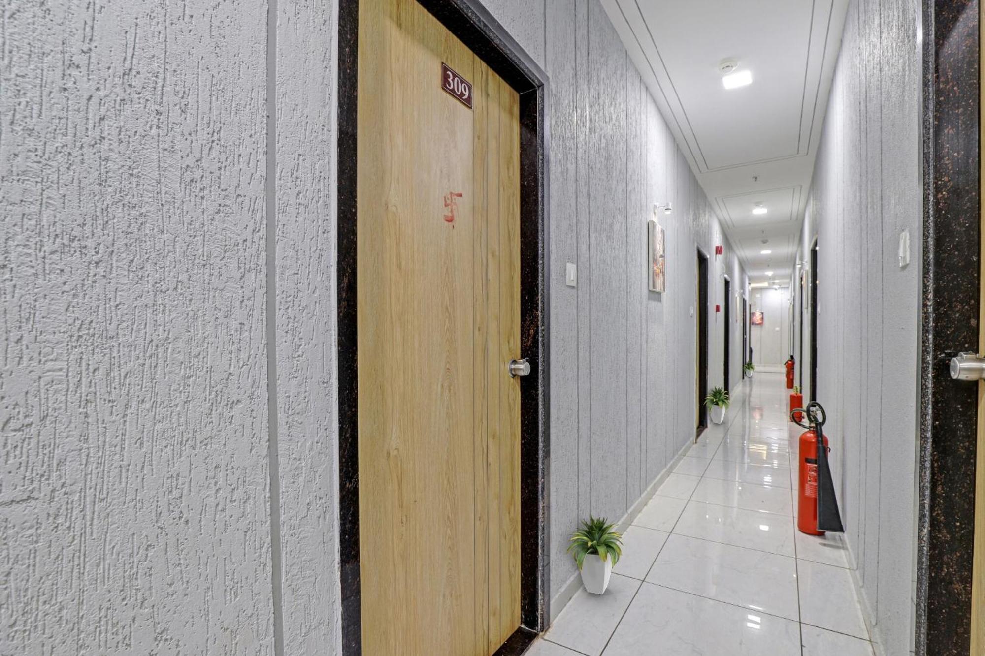 Hotel O Royal Orbit Сурат Екстериор снимка