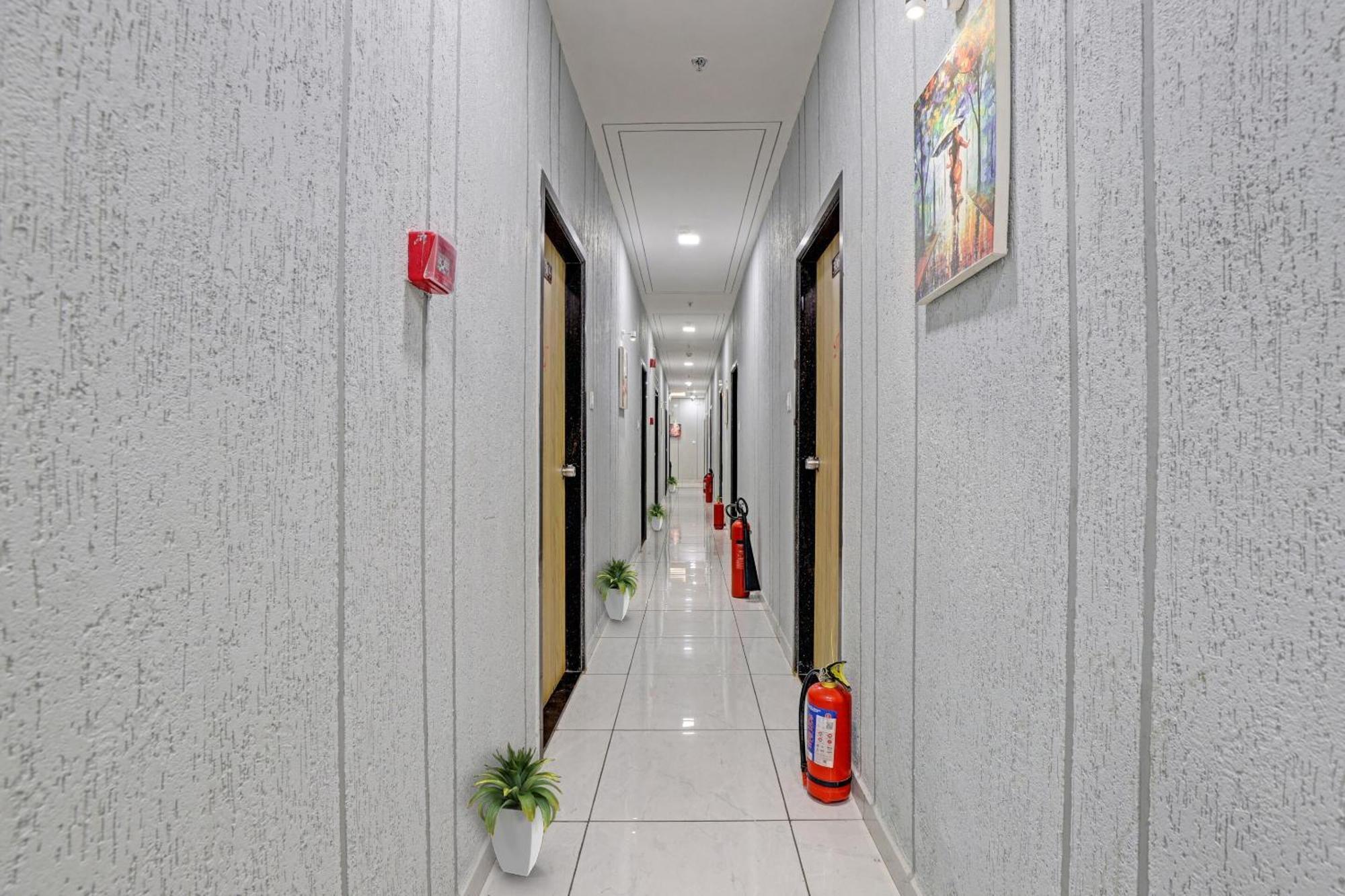 Hotel O Royal Orbit Сурат Екстериор снимка