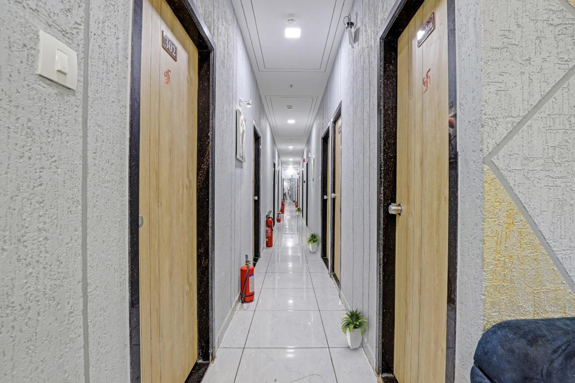 Hotel O Royal Orbit Сурат Екстериор снимка
