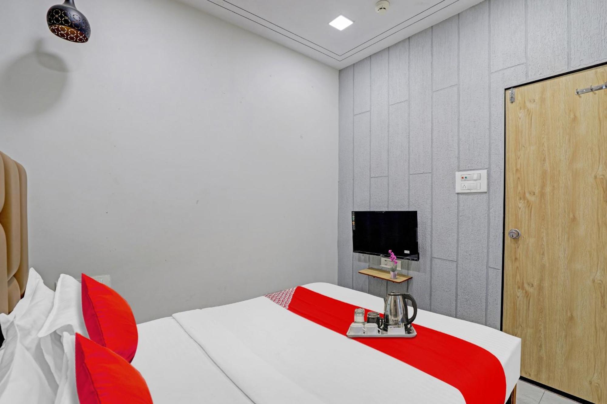 Hotel O Royal Orbit Сурат Екстериор снимка